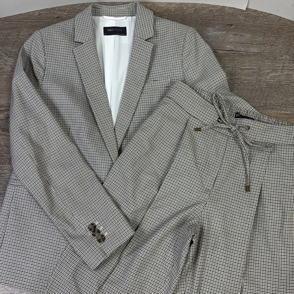 Marks and Spencer Women’s 2 Piece Pantsuit Size 10 - Picture 1 of 15